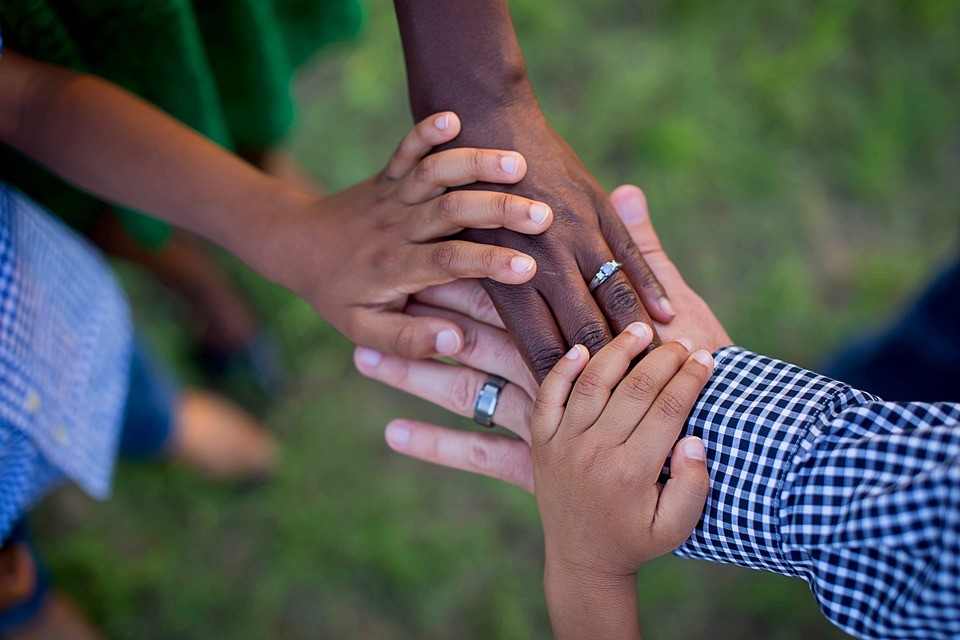 hands-1950985_960_7201